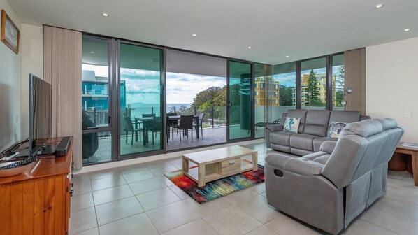 TV, DVD player - Strand Beachside 502 (Forster)