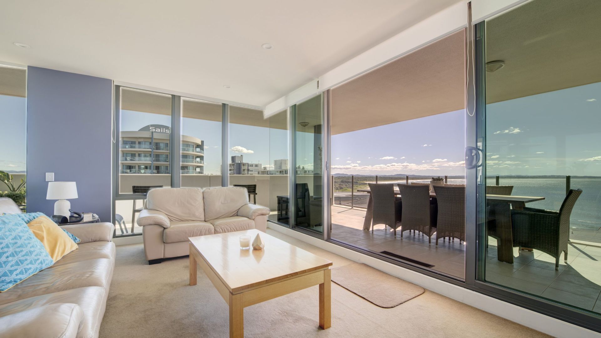 Smart TV, DVD player