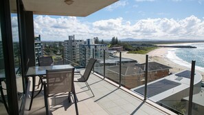 Outdoor dining - Strand Beachside 903 (Forster)