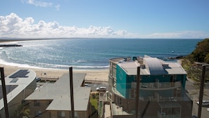 A coastal hotel with a view of the beach and ocean. - Strand Beachside 903 (Forster)