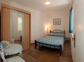 3 chambres, fer et planche à repasser, Wi-Fi, draps fournis