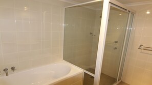 Bathtub