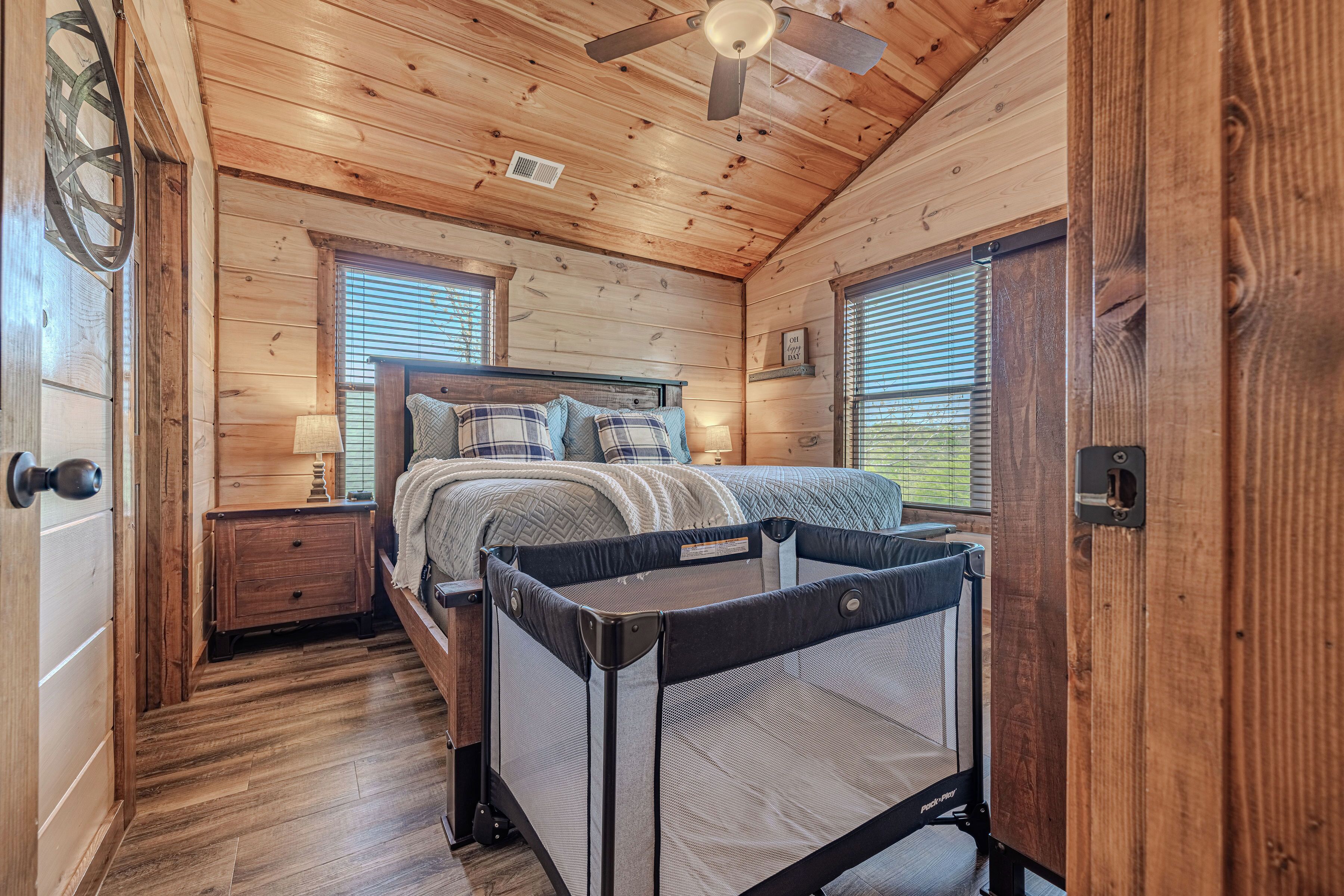 5 Schlafzimmer, Reisekinderbett, kostenloses WLAN, Bettwäsche