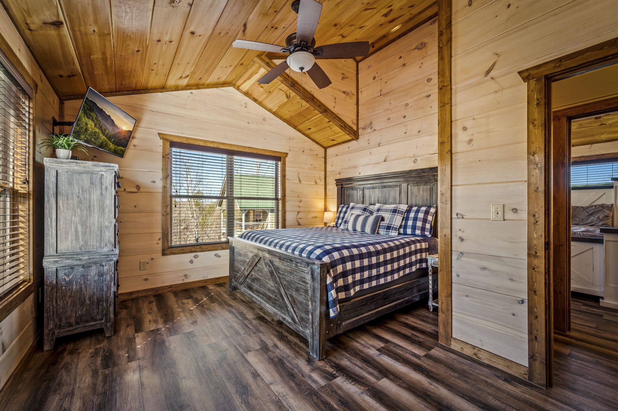 5 bedrooms, travel cot, free WiFi, bed sheets