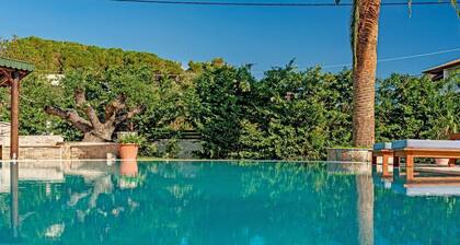 Amor Beach Villa 3 Bedrooms with huge pool, BBQ, near the beach.