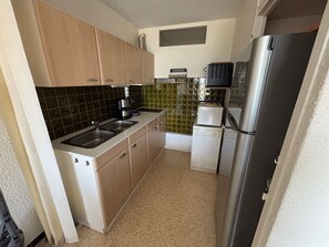 Kühlschrank, Mikrowelle, Geschirrspüler