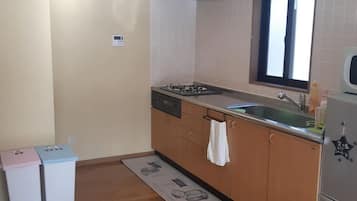 Fridge, microwave, stovetop, cookware/dishes/utensils