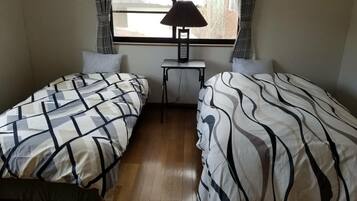 3 室のベッドルーム、デスク、アイロン / アイロン台、WiFi (無料)