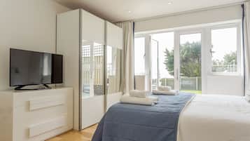 4 bedrooms, iron/ironing board, travel cot, free WiFi