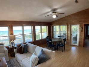 Smart TV, fireplace, stereo - "Shifting Sands" Private Beach Front 3 Bd, 2 Bath, sleeps 8 (Alligator Point)