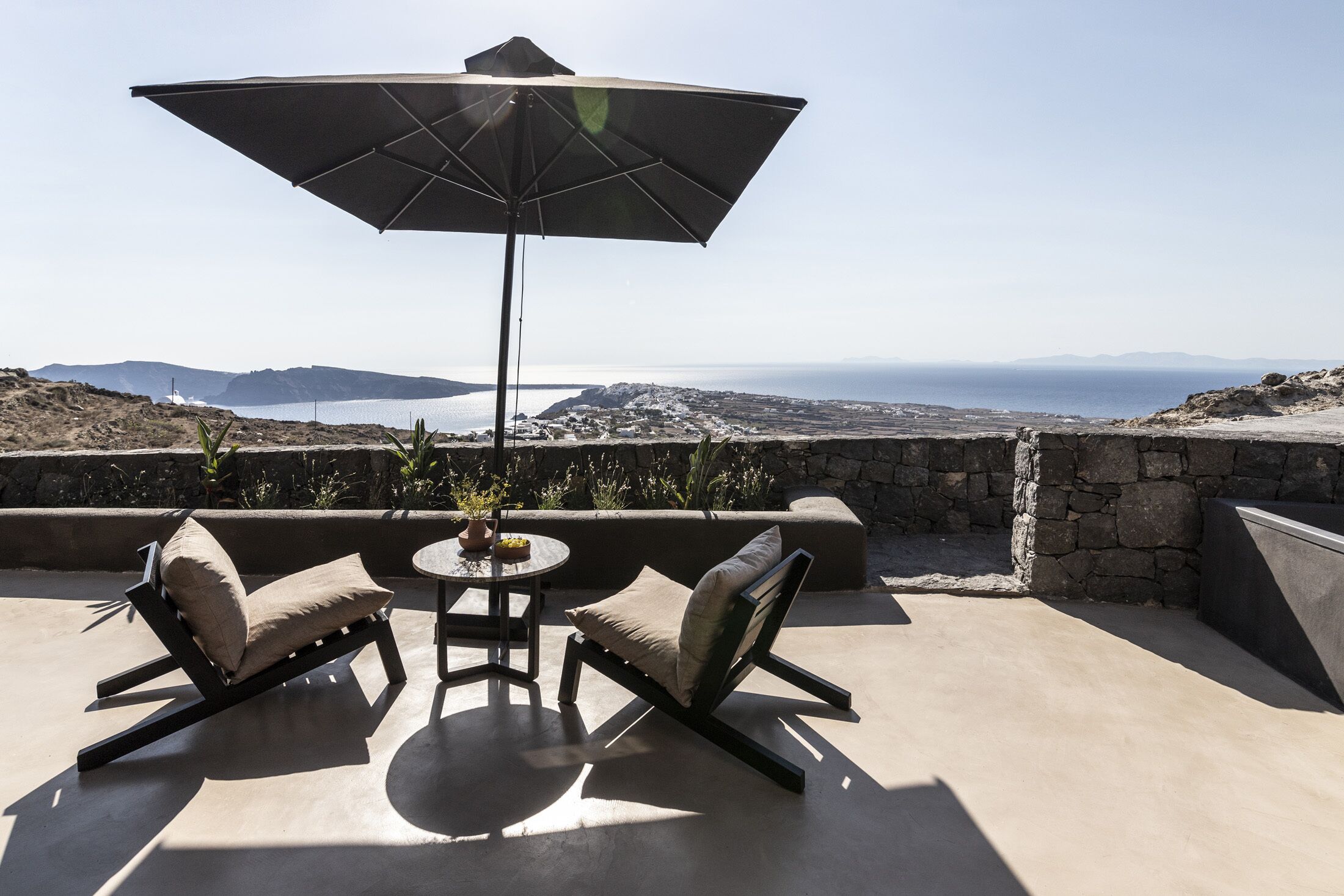 Grande Nimbus Suite with Sea view and Hot Tub | Ylelliset vuodevaatteet, minibaari, tallelokero huoneessa