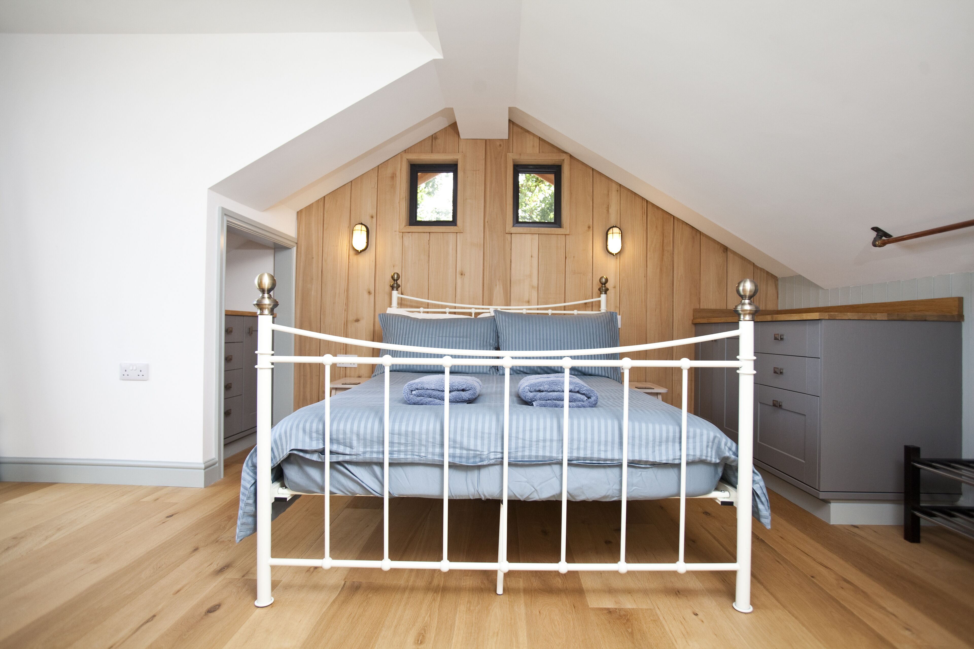 2 bedrooms, WiFi, bed sheets, wheelchair access