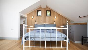 2 bedrooms, WiFi, bed sheets, wheelchair access