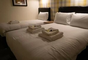 Desk, free WiFi - The Aston Inn (Birmingham)