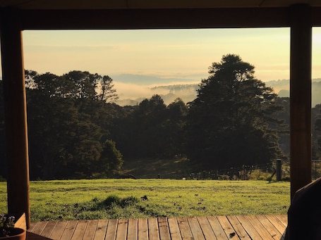 施設の敷地. Cottage Sleeps 13 - Stunning Views!