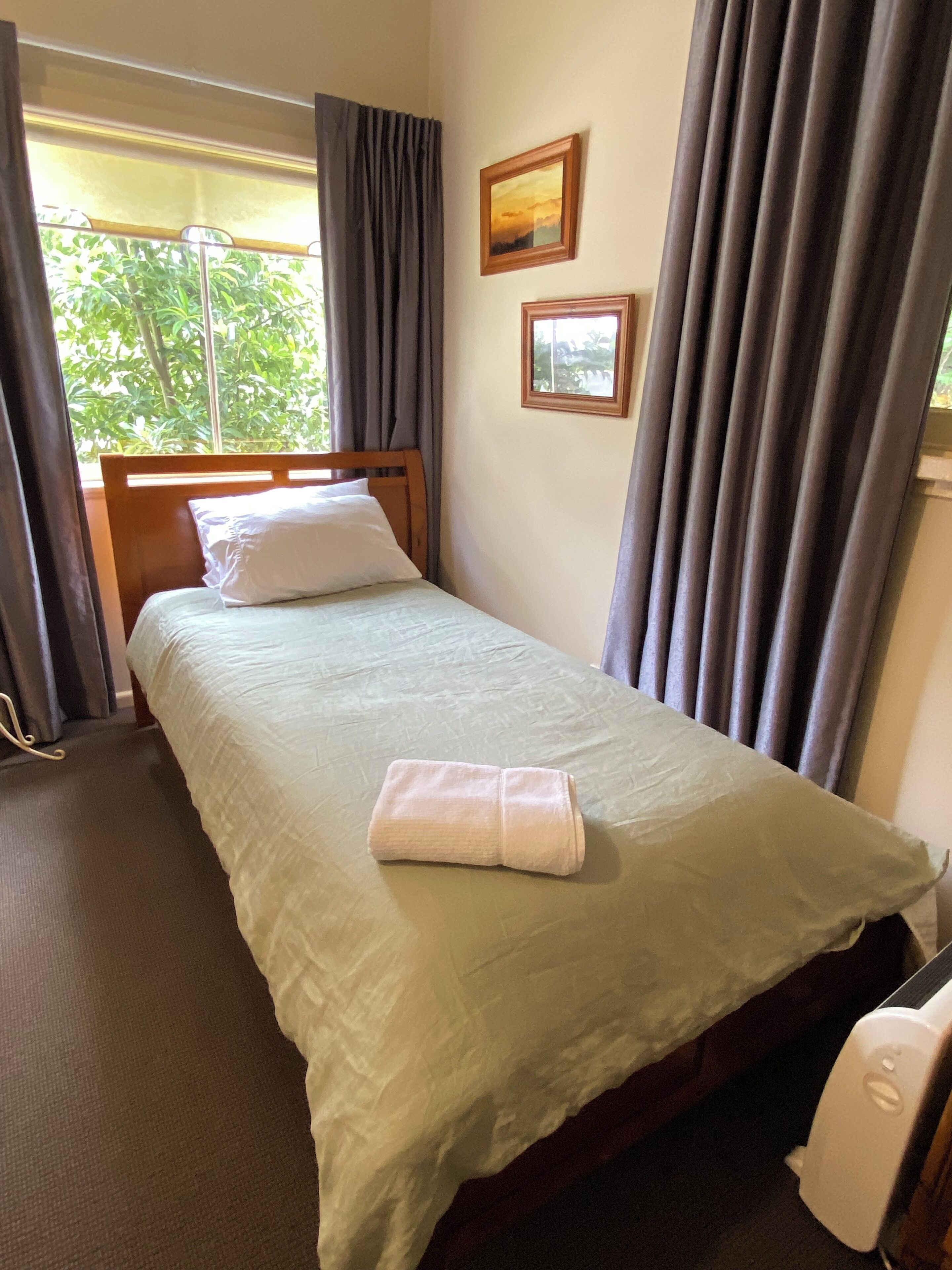 4 bedrooms, desk, iron/ironing board, travel cot