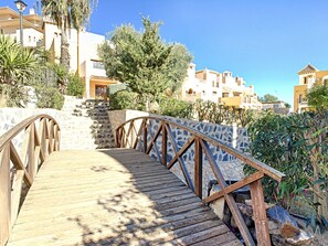 المنطقة المحيطة بالمنشأة