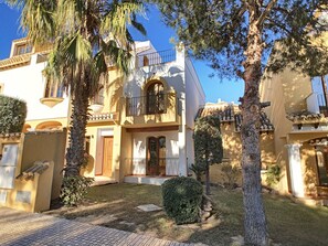 المنشأة من الخارج