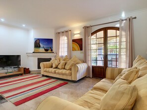 TV - La Manga Club - house - pool views - wifi (La Manga Club)