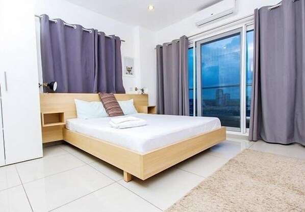 Deluxe Studio Suite | In-room safe, desk, laptop workspace, soundproofing - PLS Apartments-East Legon (Accra)