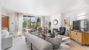 TV, fireplace, DVD player