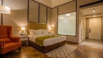 Premier Double or Twin Room | Desk, laptop workspace, soundproofing, iron/ironing board