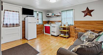 Super cute little cabin!