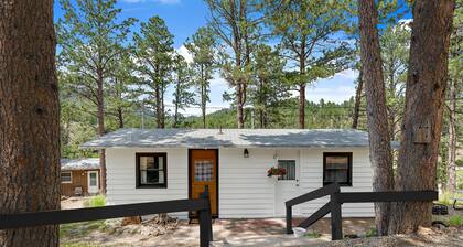Super cute little cabin!
