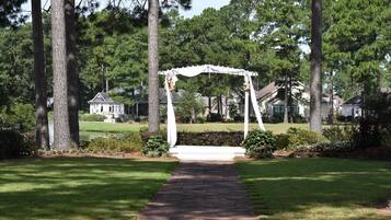 Condo, 1 Bedroom | Property grounds