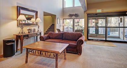 Ski-In Ski-Out Cozy Efficiency in East Village - FP211 by Redawning