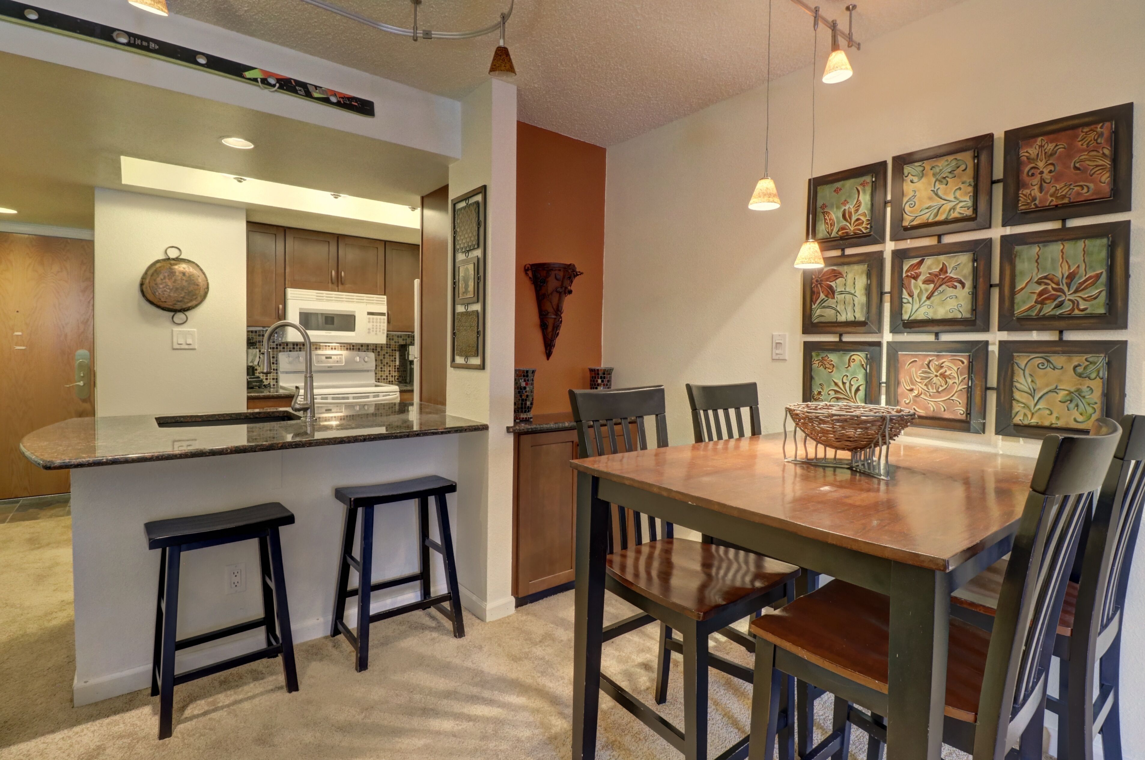 Studio | Private kitchen | Fridge, microwave, oven, coffee/tea maker