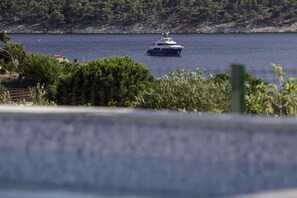 Property grounds - Inviting 3-bed House on the Island of Rab, Croatia (Rab)