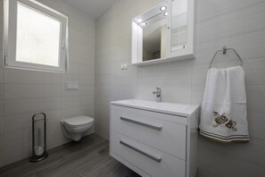 ハウス | バスルーム | シャワー、ヘアドライヤー、タオル、シャンプー