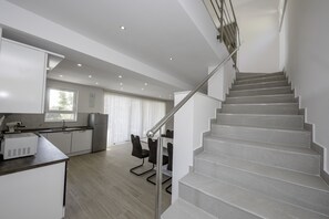 独立别墅 | 私人厨房 | 冰箱、微波炉、烤箱、炉灶