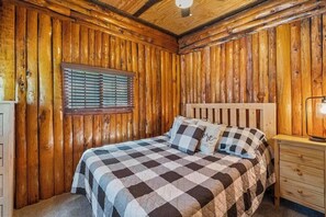2 bedrooms, WiFi, bed sheets - Reed's on the River Cabin 7 (Indian River)