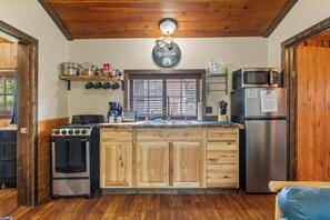 Fridge, microwave, oven, stovetop - Reed's on the River Cabin 7 (Indian River)