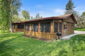 Exterior - Reed's on the River Cabin 4 (Indian River)