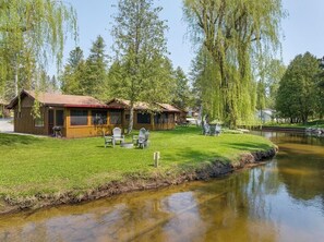 Property grounds - Reed's on the River Cabin 4 (Indian River)