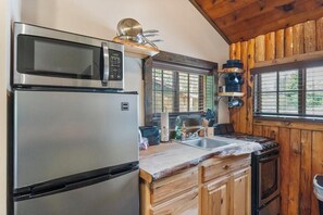 Fridge, microwave, oven, stovetop - Reed's on the River Cabin 5 (Indian River)