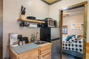 Interior - Reed's on the River Cabin 3 (Indian River)