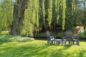 Outdoor dining - Reed's on the River Cabin 1 (Indian River)