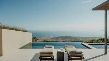 Panoramic Villa with Private Pool, Heated Plunge Pool and Sea View | Terrasse/patio