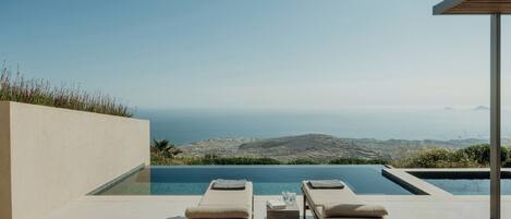 Panoramic Villa with Private Pool, Heated Plunge Pool and Sea View | Terrasse/Patio