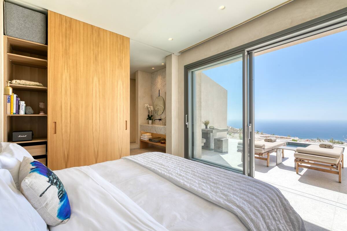 1 bedroom, premium bedding, pillow-top beds, free minibar