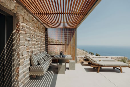 Junior Residence with Private Heated Plunge Pool and Sea View | Terrace/patio