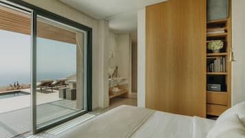 Master Villa with Private Pool, Heated Plunge Pool and Sea View | 1 soverom, sengetøy av topp kvalitet og senger med overmadrass