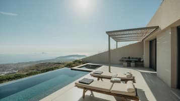 Panoramic Villa with Private Pool, Heated Plunge Pool and Sea View | Terrasse/gårdhave