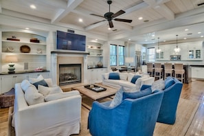 Smart-TV, Kamin, Stereoanlage