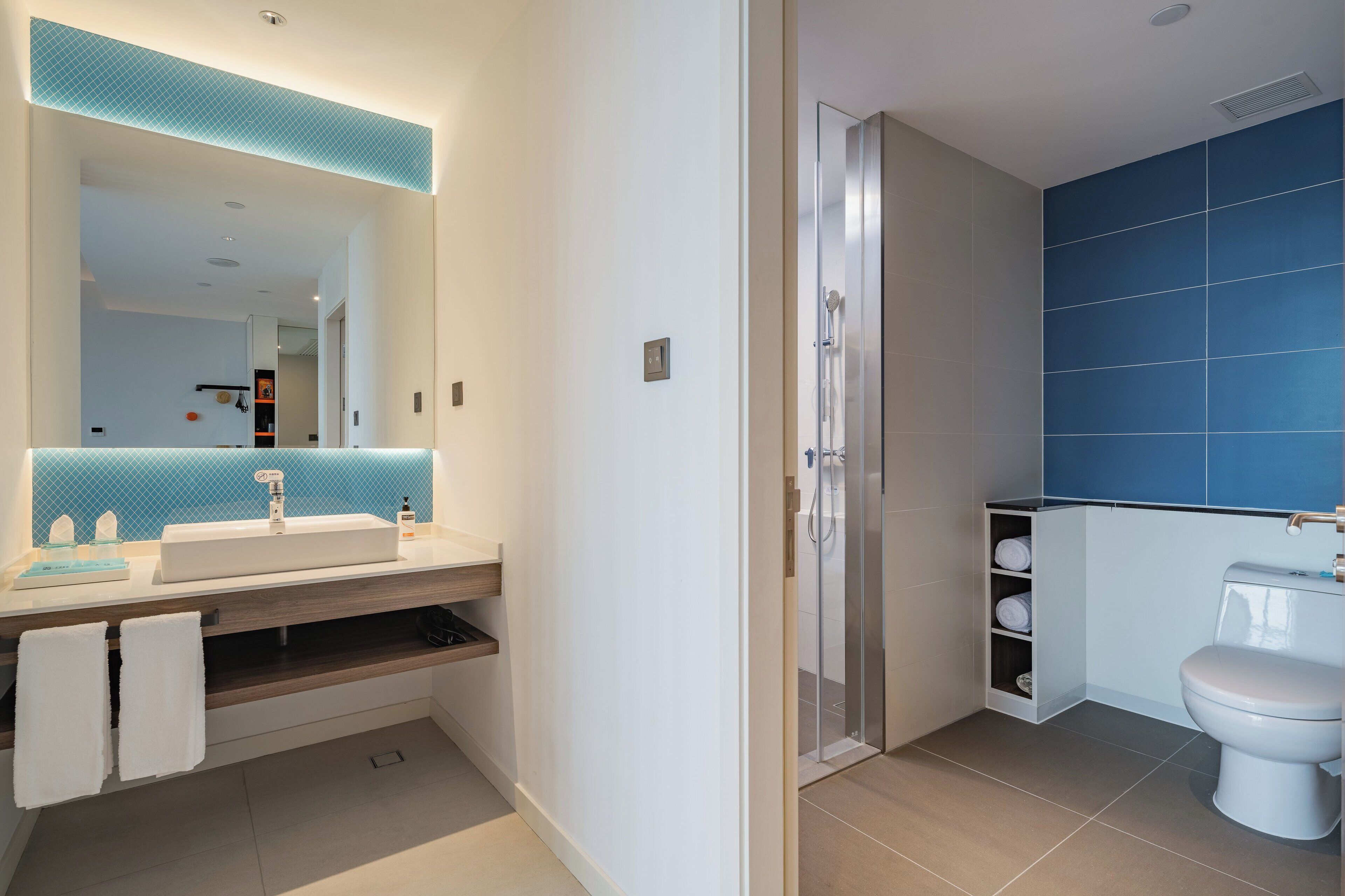 Premium bedding, down duvets, minibar, in-room safe