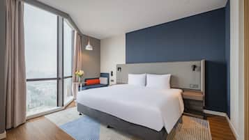 高级大床房 | 高档床上用品、羽绒被、迷你吧、客房内保险箱